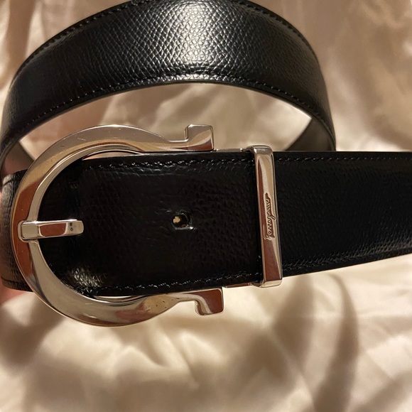 Salvatore Ferragamo
Men's Reversible Leather Belt - Picture 9 of 10